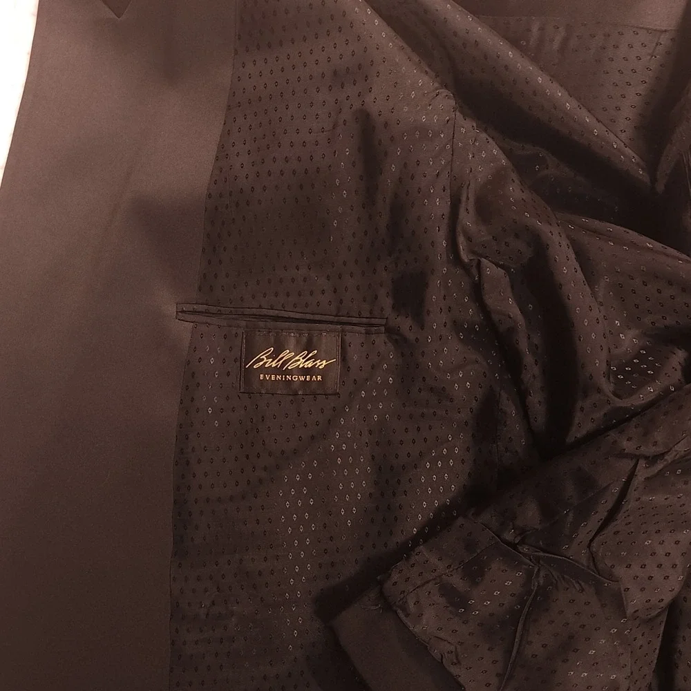48 Tuxedo Dinner Jacket PEAK SATIN LAPEL  Black Bill Blass Designer Wool Vintage